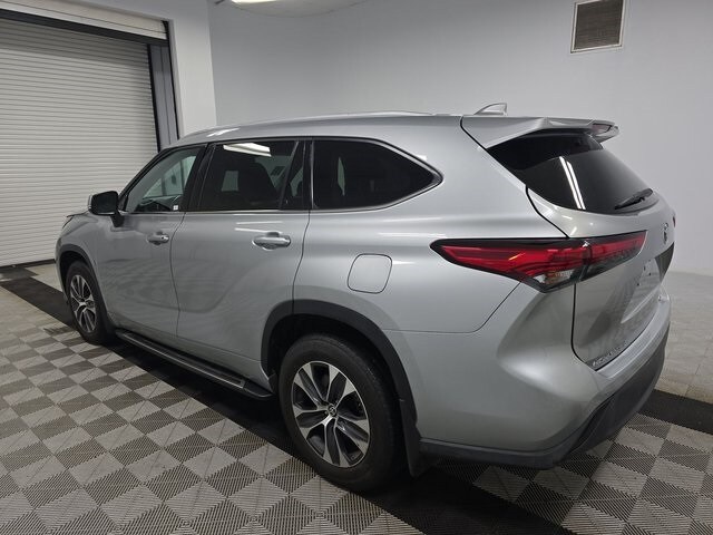 2022 Toyota Highlander XLE photo 4