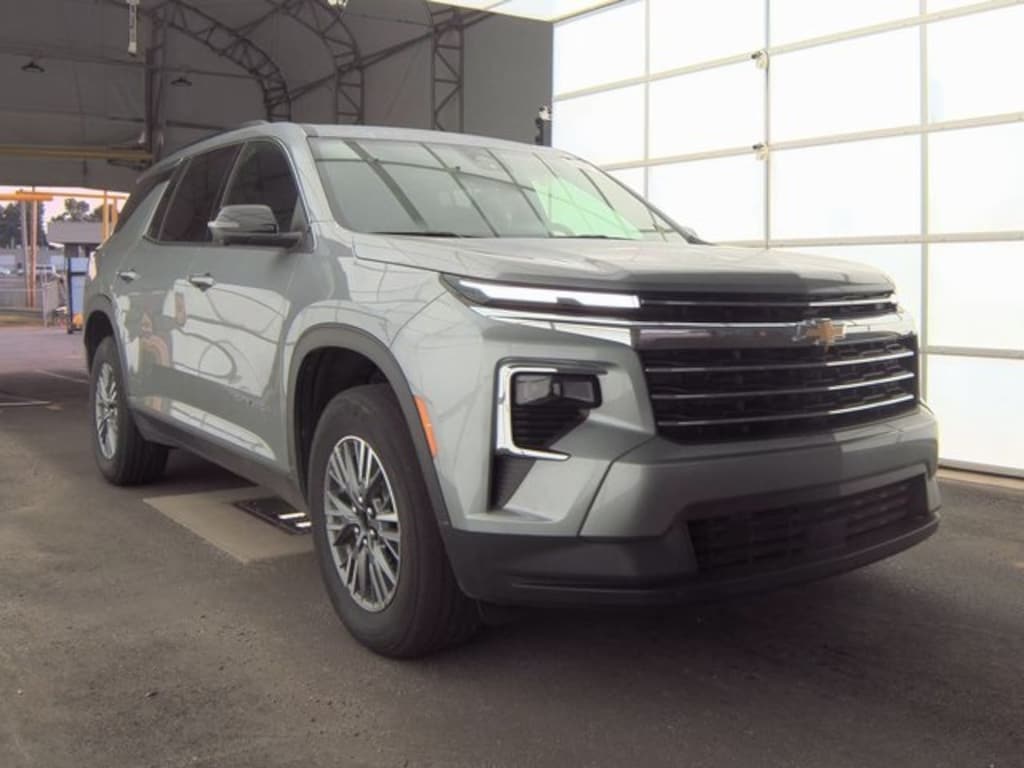 Used 2024 Chevrolet Traverse LT SUV