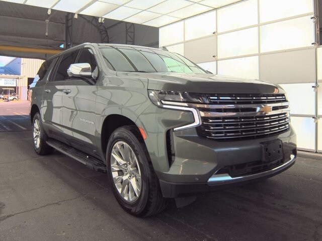 2023 Chevrolet Suburban Premier photo 3