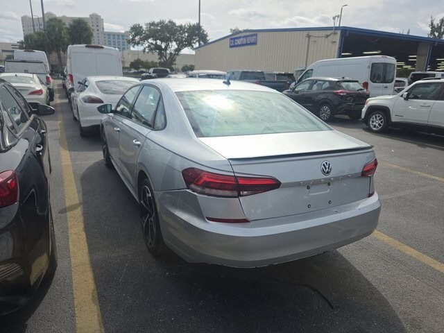 2020 Volkswagen Passat 2.0T R-Line photo 4