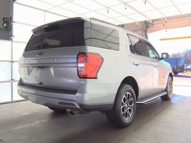 2023 Ford Expedition XLT photo 2
