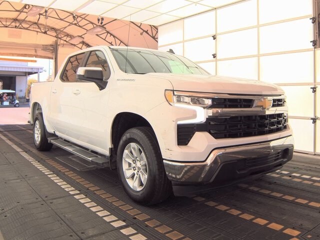 2023 Chevrolet Silverado 1500 LT photo 3