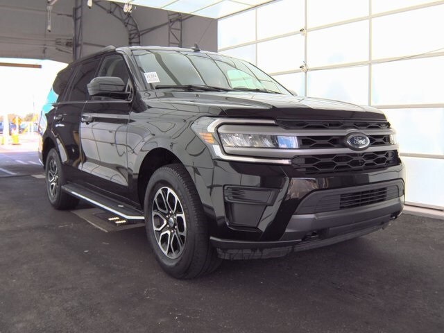 2023 Ford Expedition XLT photo 2