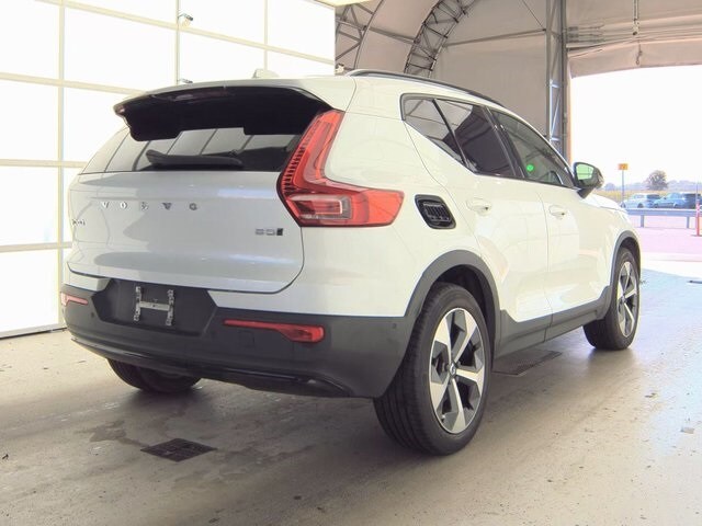 2023 Volvo XC40 Plus photo 2