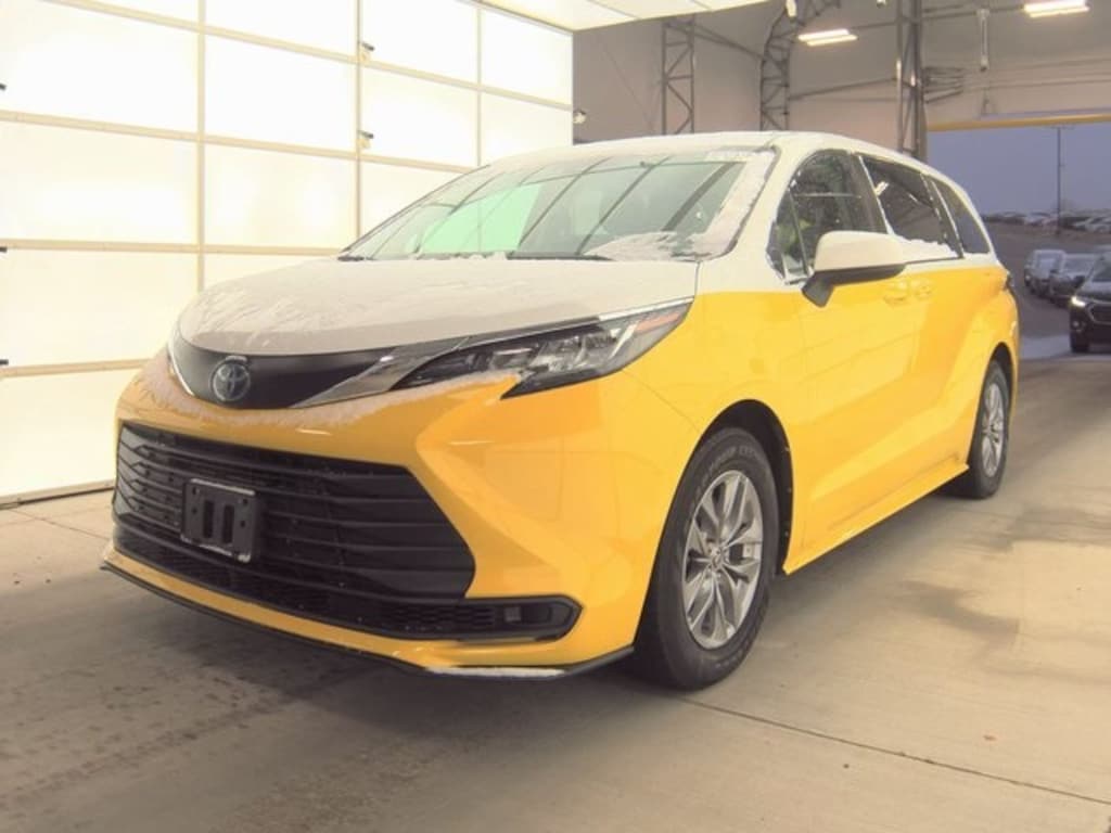 Used 2022 Toyota Sienna LE Minivan/Van