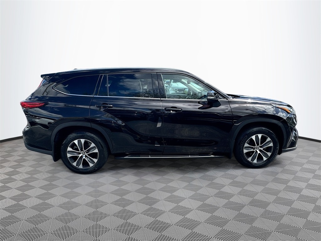 Used 2022 Toyota Highlander XLE SUV