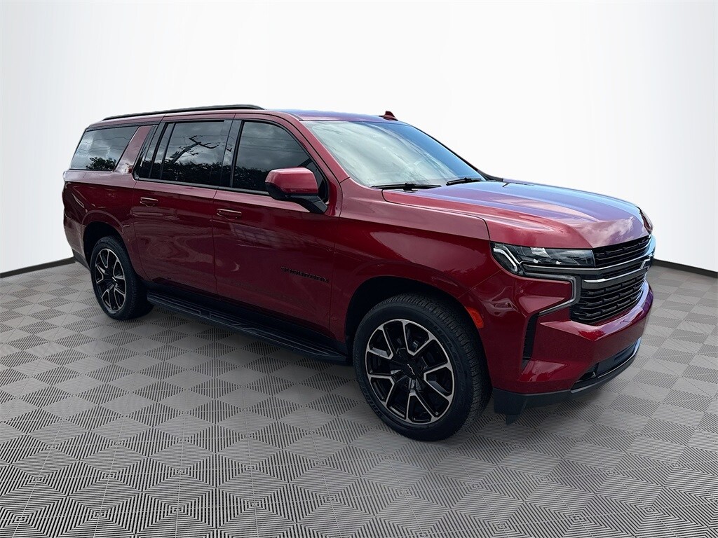 2021 Chevrolet Suburban RST photo 3