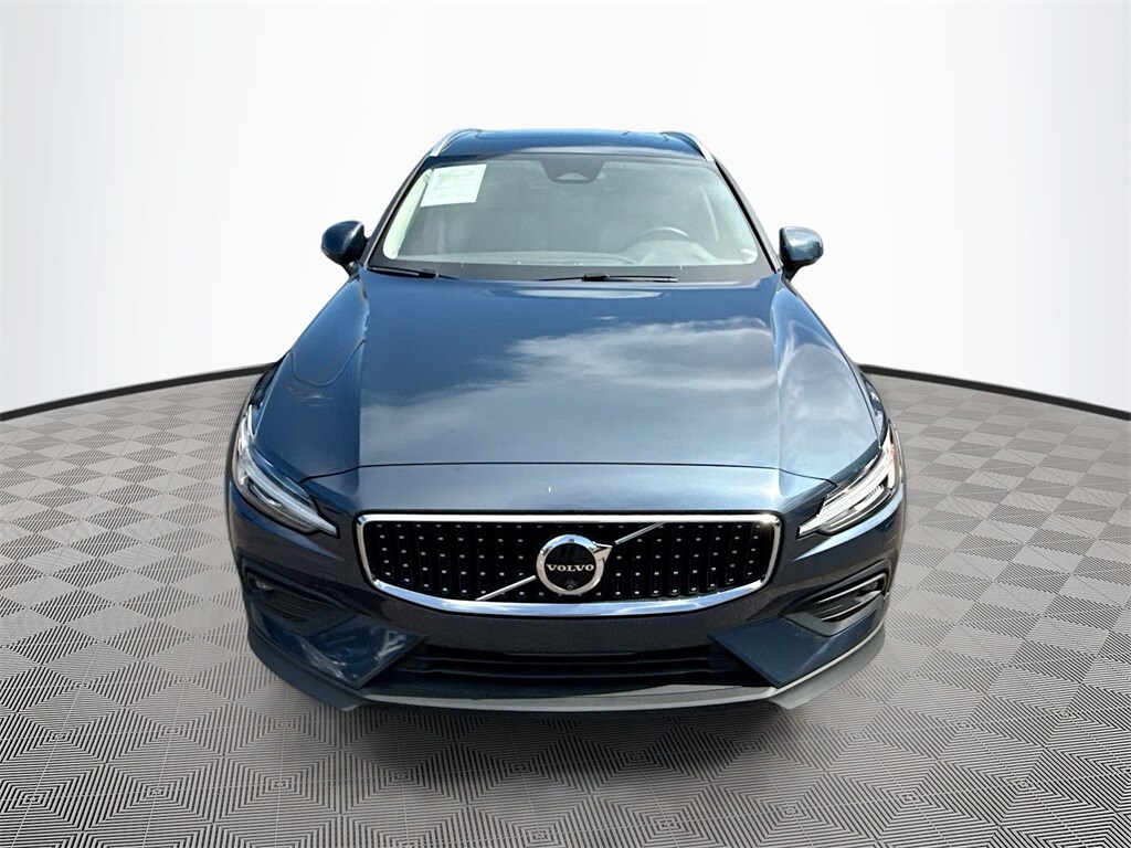 2024 Volvo V60 Cross Country B5 Plus photo 2
