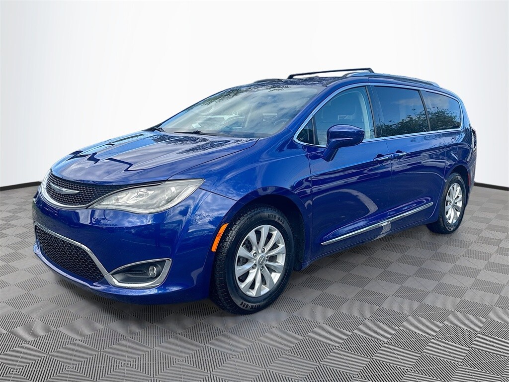 Used 2018 Chrysler Pacifica Touring L Minivan/Van