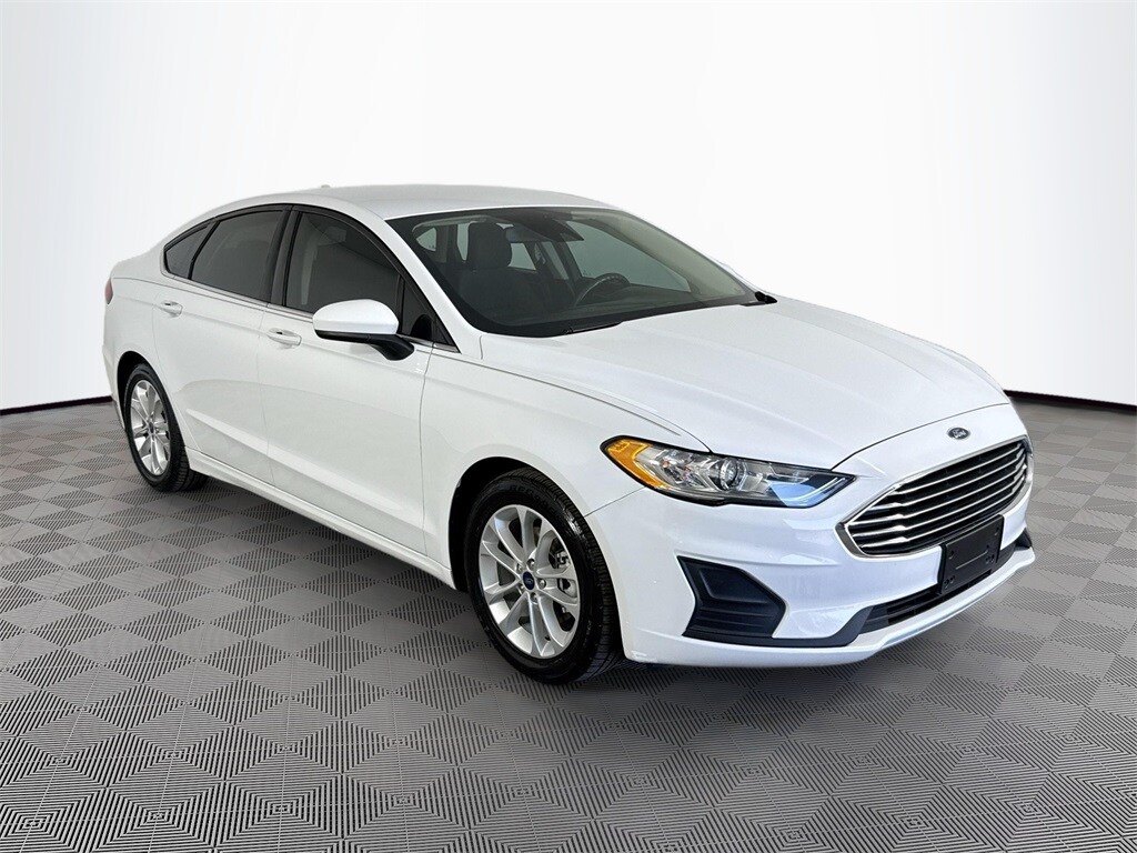 2019 Ford Fusion SE photo 3