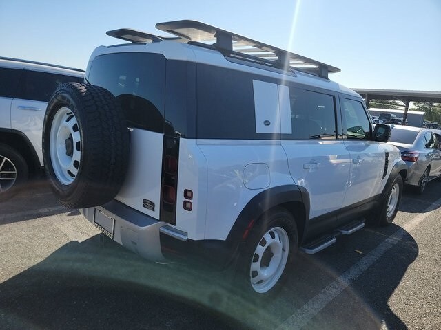 2023 Land Rover Defender 110 S photo 2