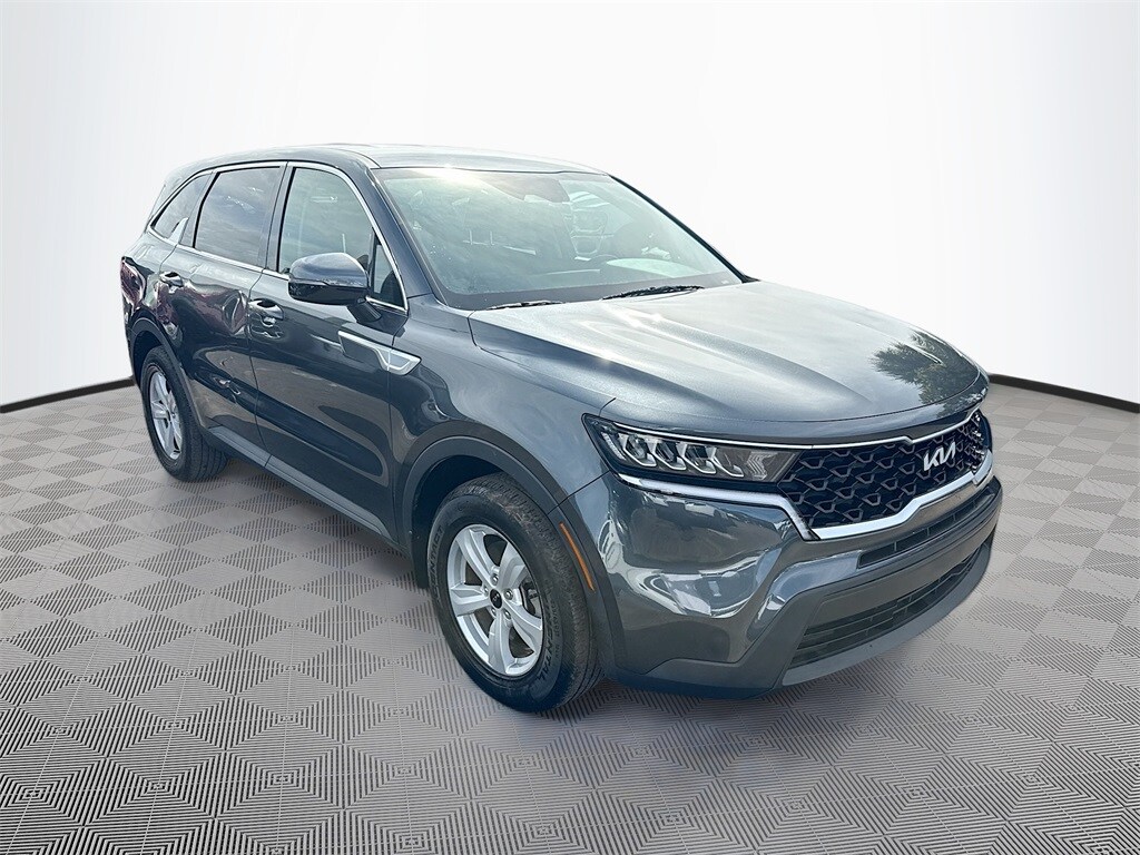 2023 Kia Sorento LX photo 3