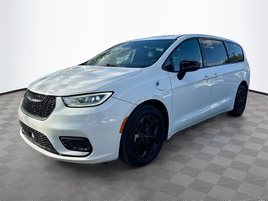 2023 Chrysler Pacifica Hybrid Limited photo 3