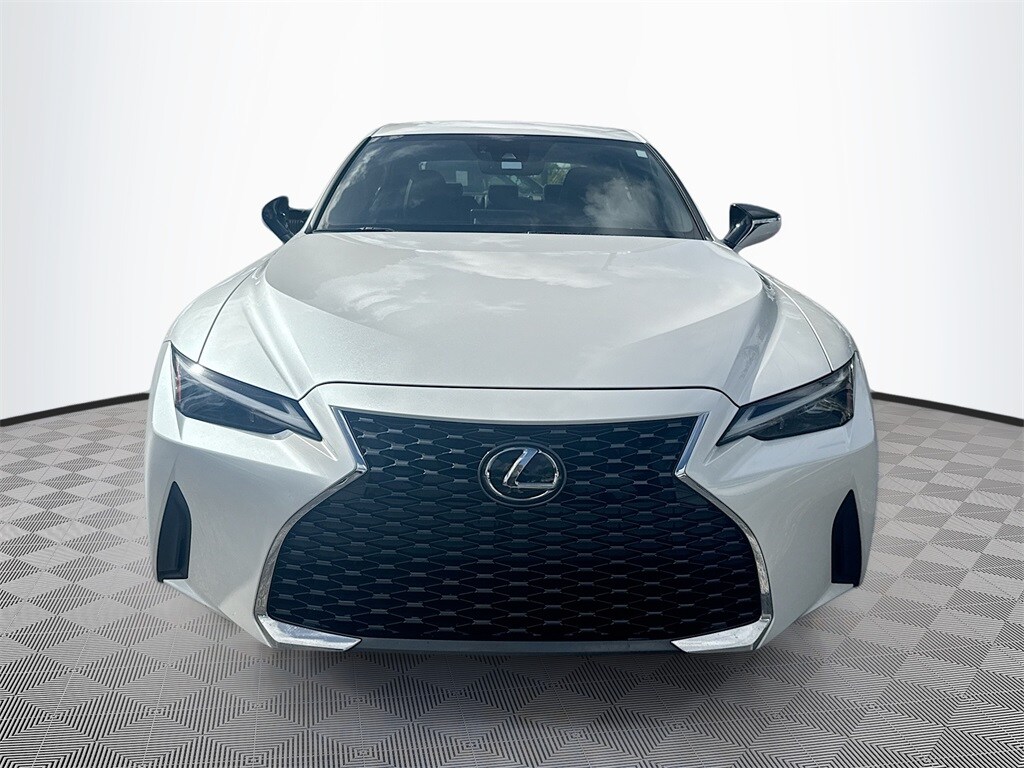 2021 Lexus IS 300 photo 2