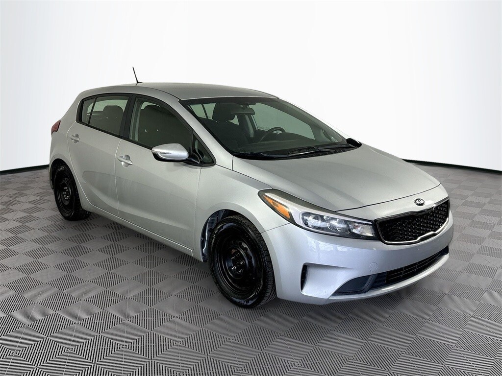 2017 Kia Forte LX photo 3