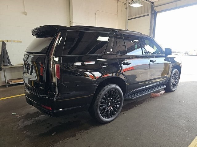 2021 Cadillac Escalade Luxury photo 2