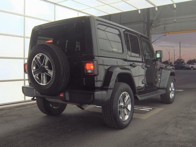 2022 Jeep Wrangler Unlimited Sahara photo 2