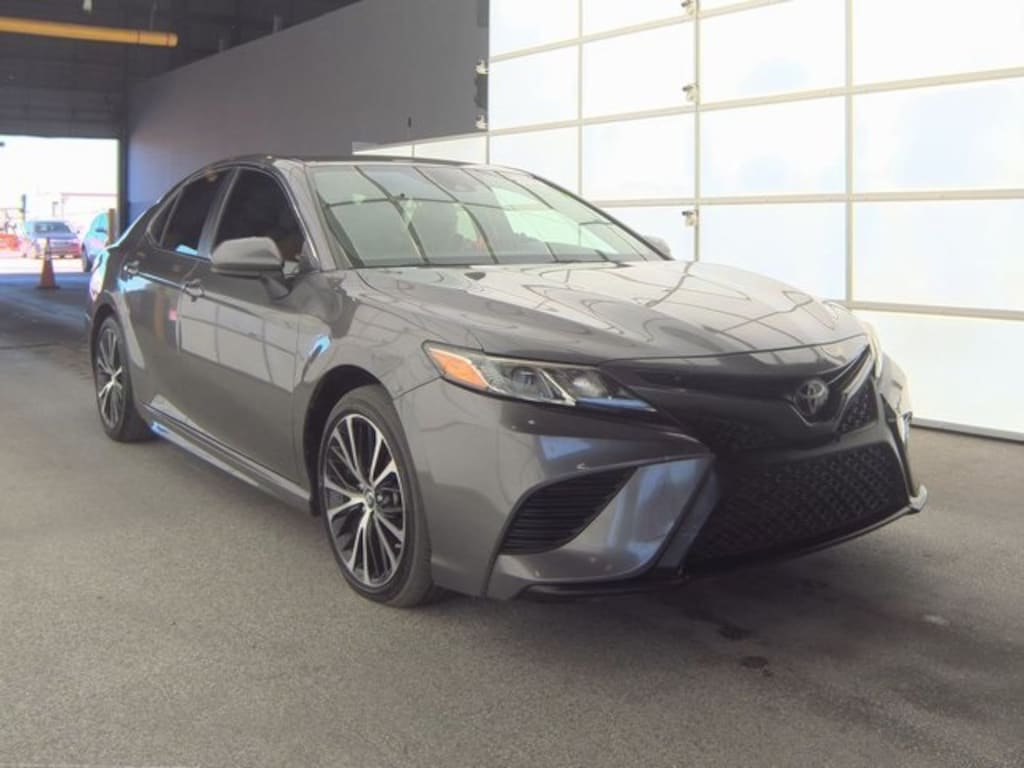 Used 2019 Toyota Camry SE Sedan