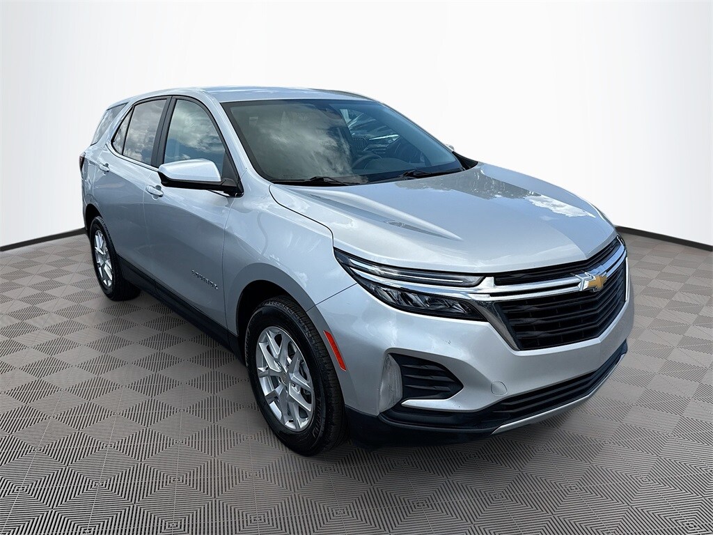 2022 Chevrolet Equinox LT photo 3
