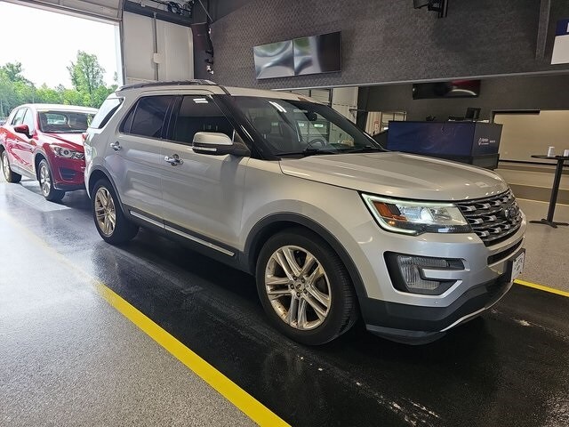 2017 Ford Explorer Limited photo 2
