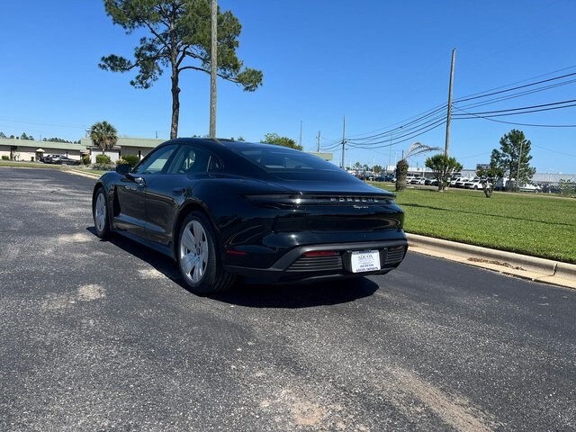 2021 Porsche Taycan Base photo 4