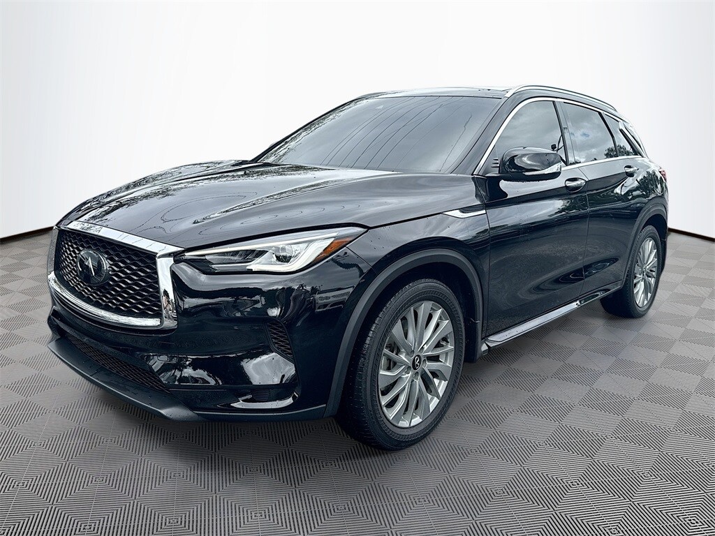 2023 Infiniti QX50 Luxe photo 2