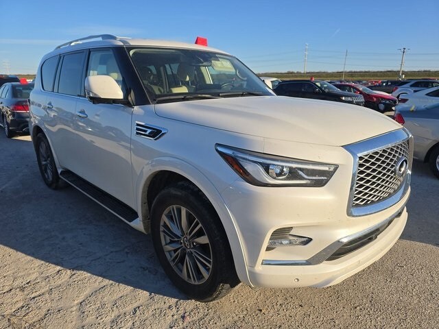 2022 Infiniti QX80 Luxe photo 2
