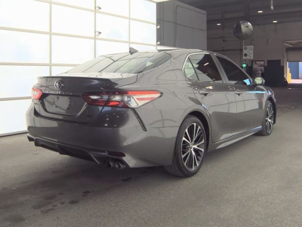 Used 2019 Toyota Camry SE Sedan
