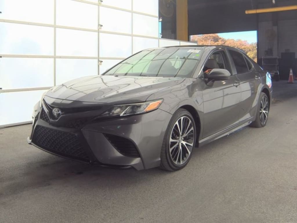 Used 2019 Toyota Camry SE Sedan
