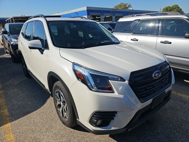 2023 Subaru Forester Premium photo 2
