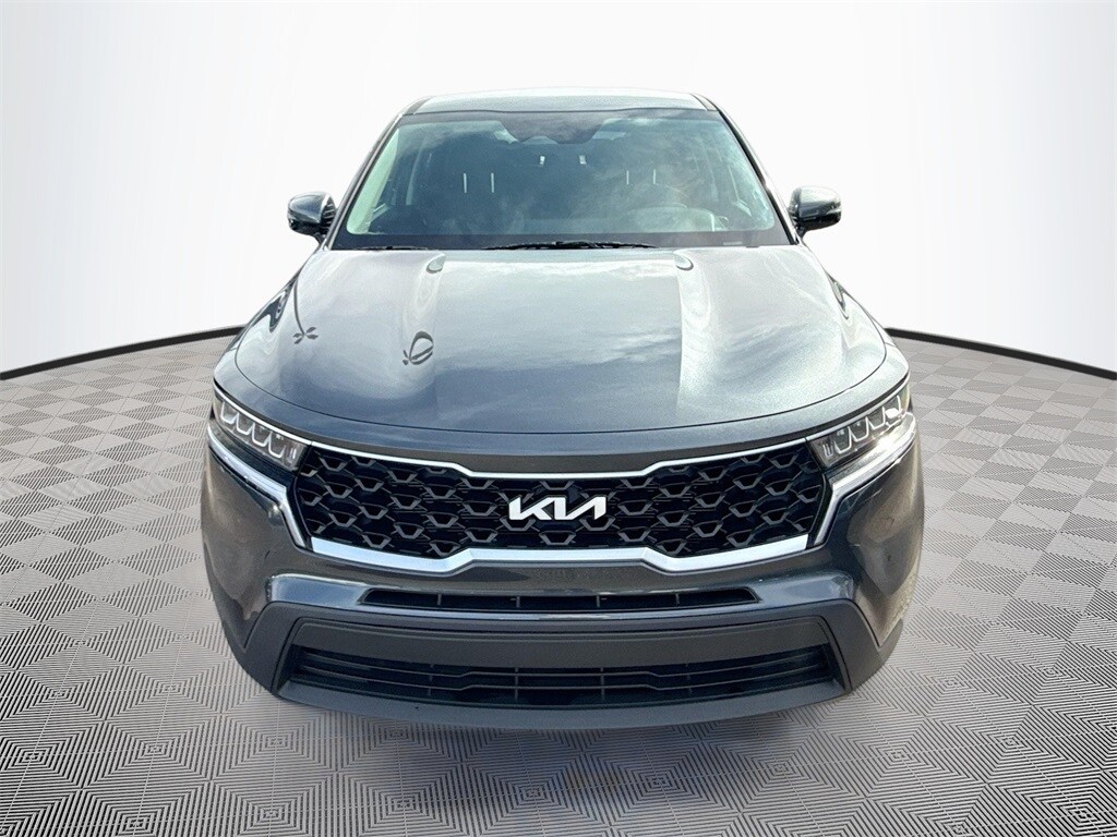 2023 Kia Sorento LX photo 2
