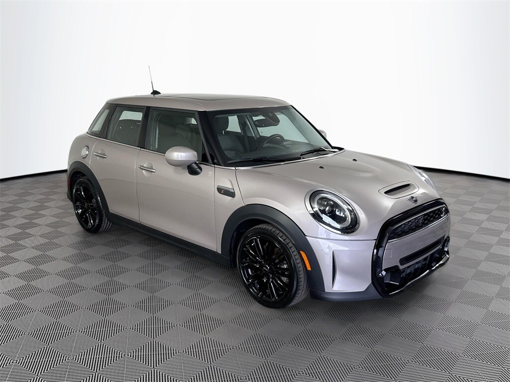 2024 Mini Cooper S photo 3