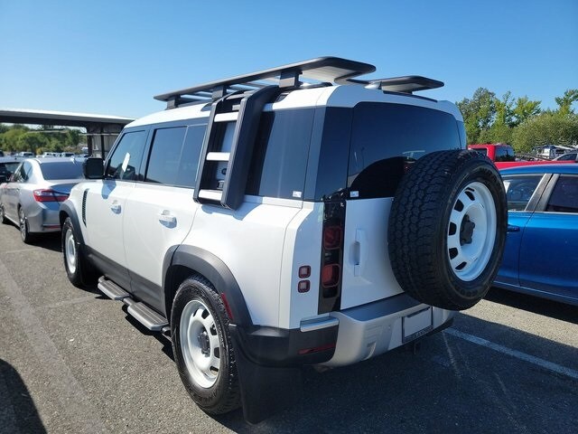2023 Land Rover Defender 110 S photo 4