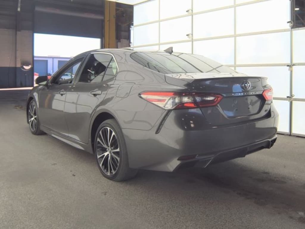 Used 2019 Toyota Camry SE Sedan