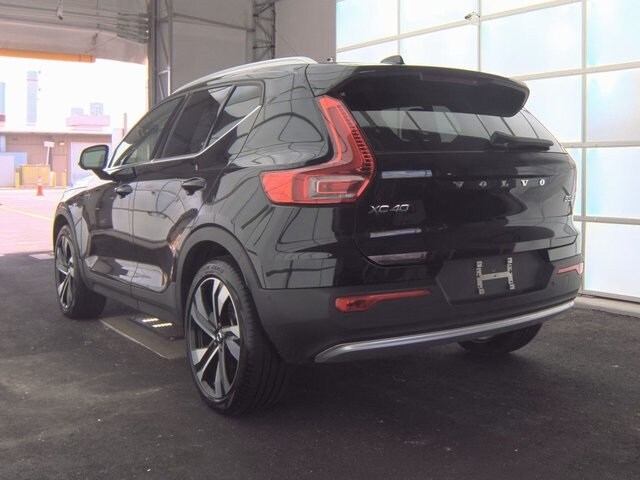 2024 Volvo XC40 Plus photo 3