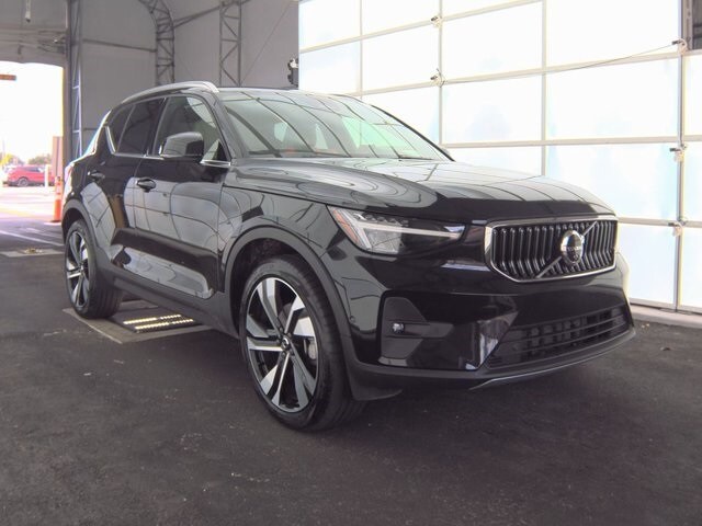 2024 Volvo XC40 Plus photo 2