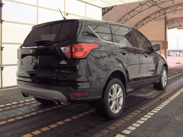 2019 Ford Escape SE photo 2