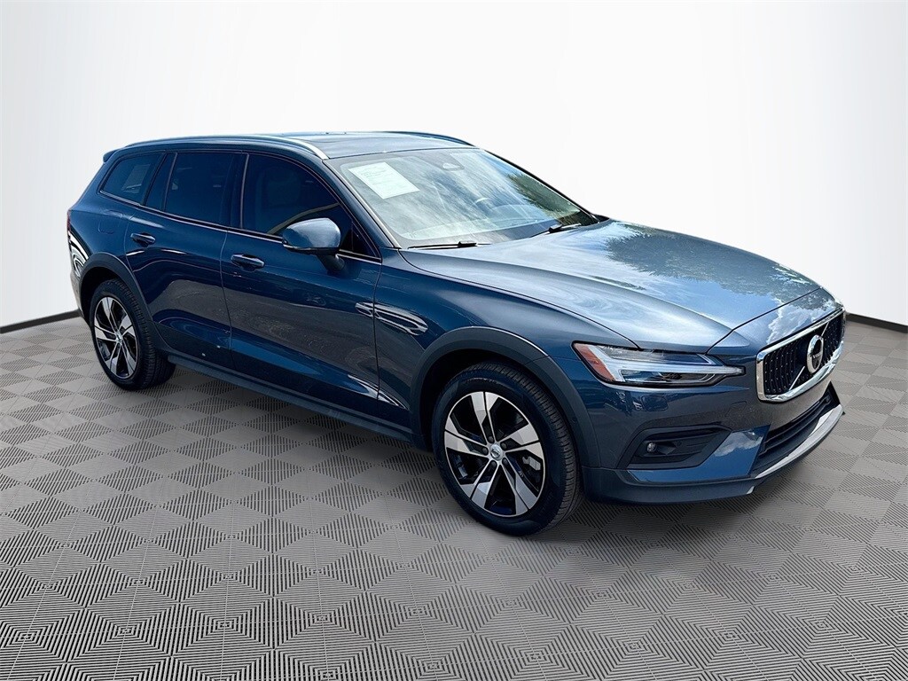 2024 Volvo V60 Cross Country B5 Plus photo 3