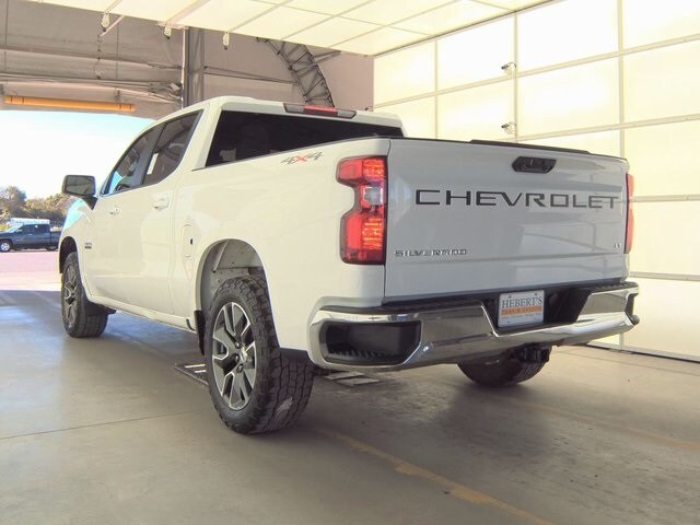 2023 Chevrolet Silverado 1500 LT photo 4