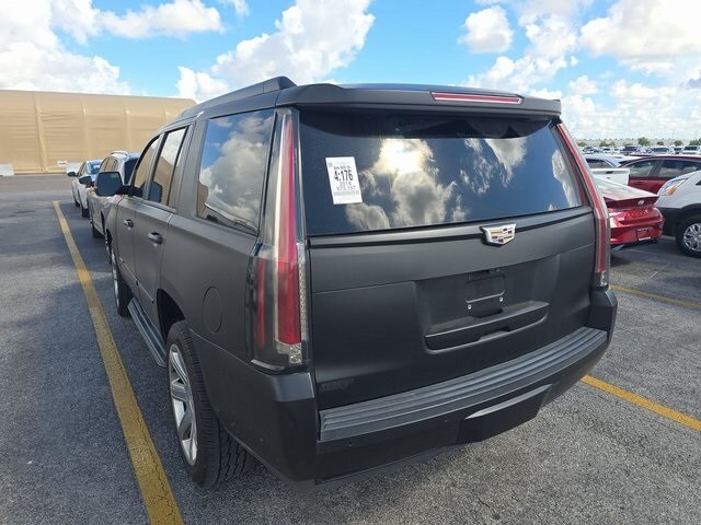 2018 Cadillac Escalade Luxury photo 3