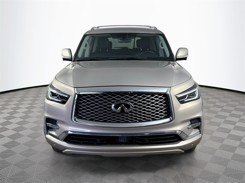 2022 Infiniti QX80 Luxe photo 2