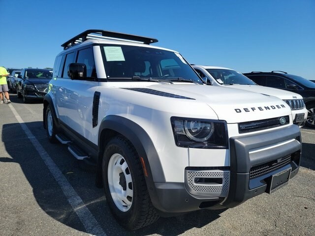 2023 Land Rover Defender 110 S photo 3