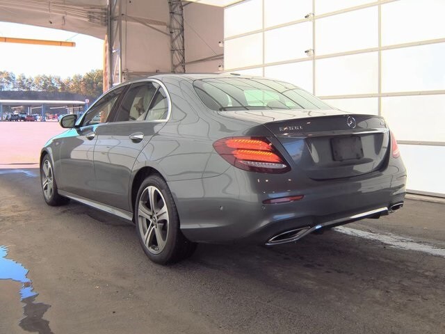 2017 Mercedes Benz E 300 Sedan photo 4