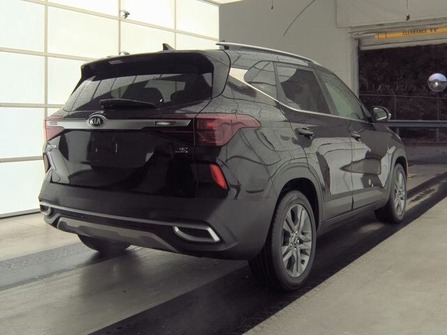 2021 Kia Seltos S photo 2