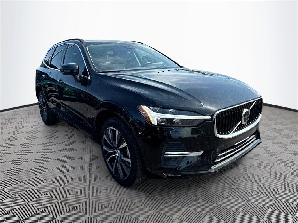 2022 Volvo XC60 B5 Momentum photo 3