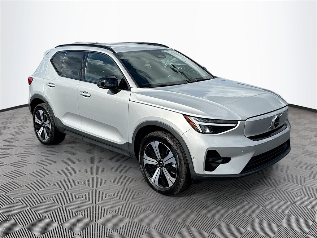 2023 Volvo XC40 Recharge Twin Plus photo 3
