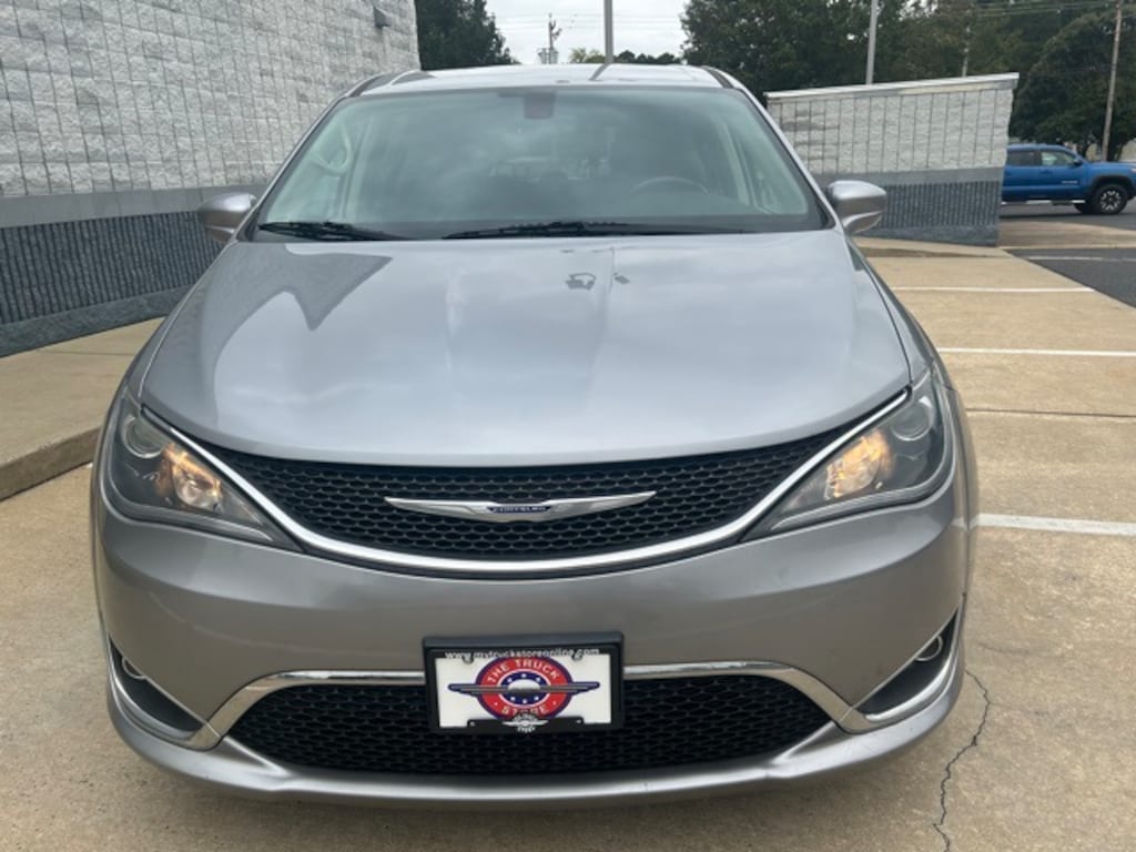 Used 2019 Chrysler Pacifica Touring Plus Minivan/Van