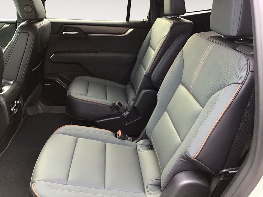 2026 GMC Acadia AT4 - Photo 30