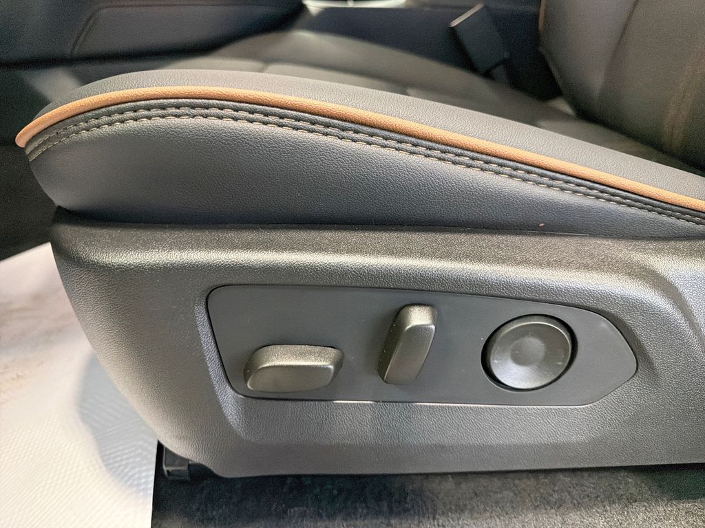 2026 GMC Canyon AT4 - Photo 14