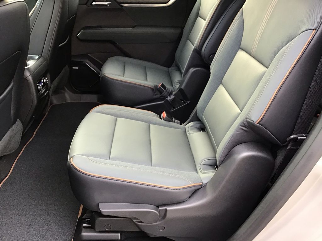 2026 GMC Acadia AT4 - Photo 31